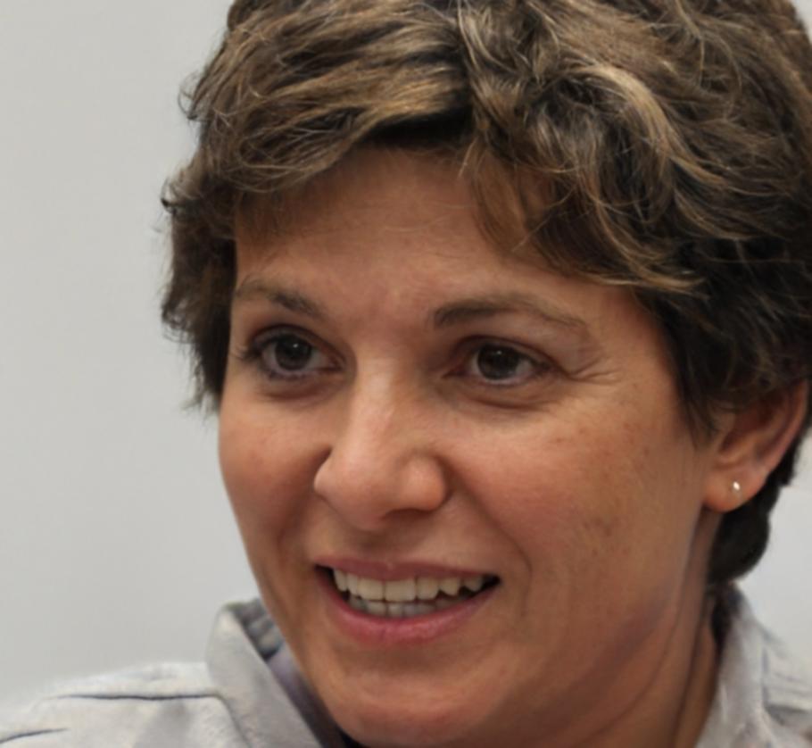 Porträt von Dr. Elena Schmidt